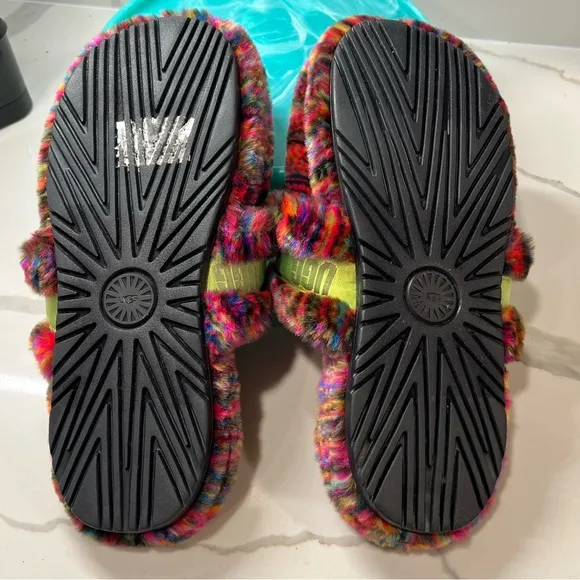 Ugg Men’s slippers size 12 super soft faux fur pixelated print boho‎ cozy