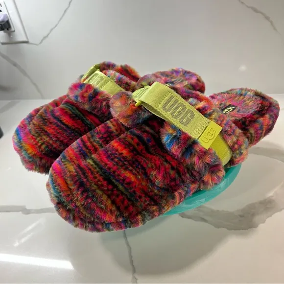 Ugg Men’s slippers size 12 super soft faux fur pixelated print boho‎ cozy