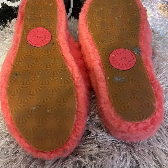 UGG NEON CORAL FLUFF YEAH SLIDES SLIPPERS SANDALS sz 10 40/41