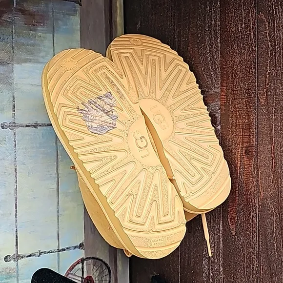 UGG Neumel Yellow Women’s Ankle Chukka Boots