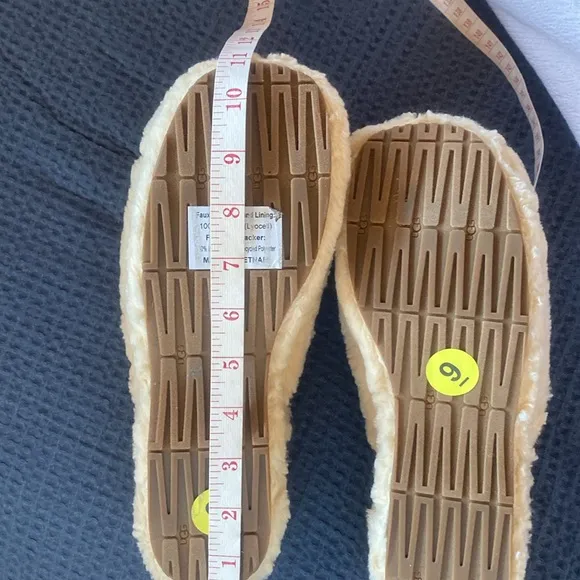 UGG NEW 2” Platform Closed Toe Faux Fur Slippers Size 9