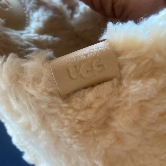 UGG NEW 2” Platform Closed Toe Faux Fur Slippers Size 9