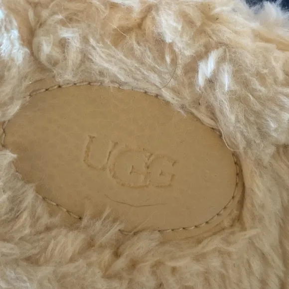 UGG NEW 2” Platform Closed Toe Faux Fur Slippers Size 9