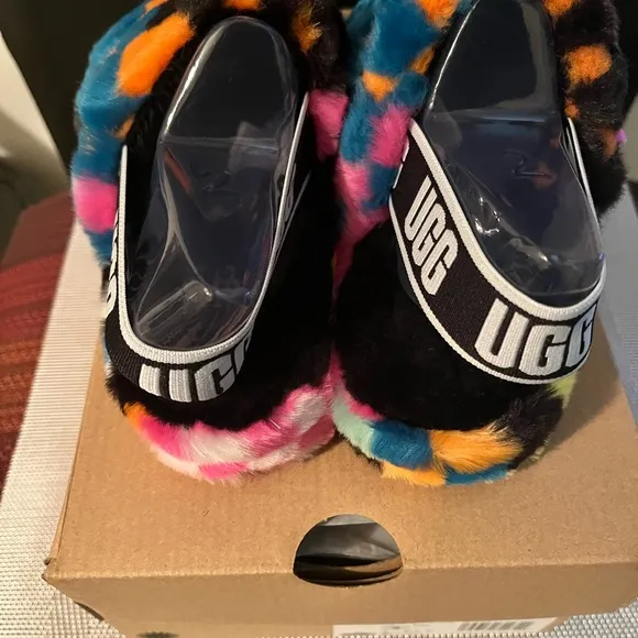 UGG NIB AUTHENTIC FLUFF YEAH KIDS STATEMENT CHECKER PRINT SLIDES.
