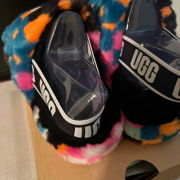 UGG NIB AUTHENTIC FLUFF YEAH KIDS STATEMENT CHECKER PRINT SLIDES.