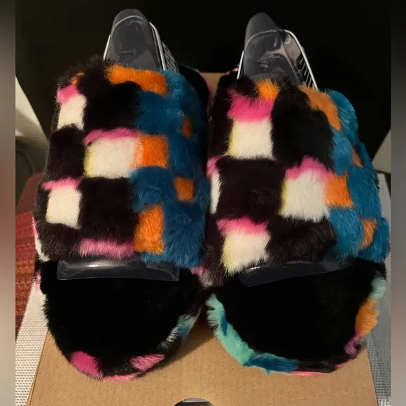 UGG NIB AUTHENTIC FLUFF YEAH KIDS STATEMENT CHECKER PRINT SLIDES.