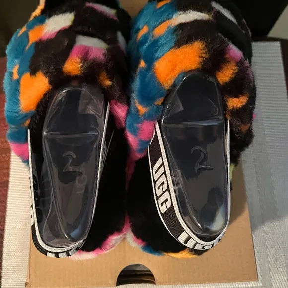 UGG NIB AUTHENTIC FLUFF YEAH KIDS STATEMENT CHECKER PRINT SLIDES.