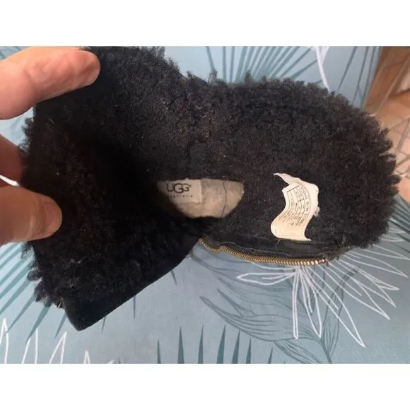 UGG OREGON BLACK SUEDE SHEEPSKIN SHEARLING ANKLE BUCKLE BOOT sz 5.5