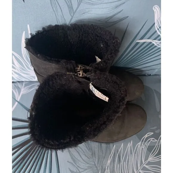 UGG OREGON BLACK SUEDE SHEEPSKIN SHEARLING ANKLE BUCKLE BOOT sz 5.5