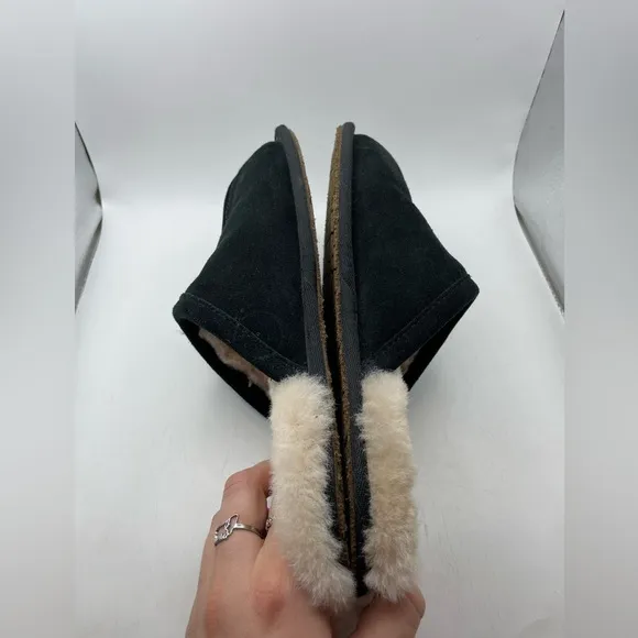 UGG Scuff Black Suede Slippers with Cream Fur Lining size mens 7