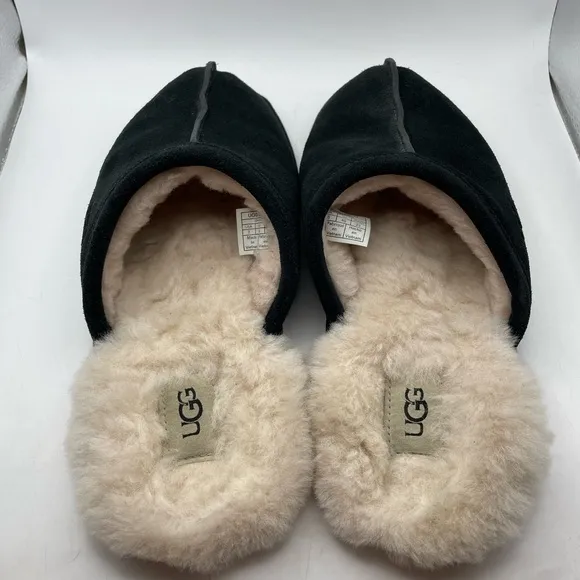 UGG Scuff Black Suede Slippers with Cream Fur Lining size mens 7