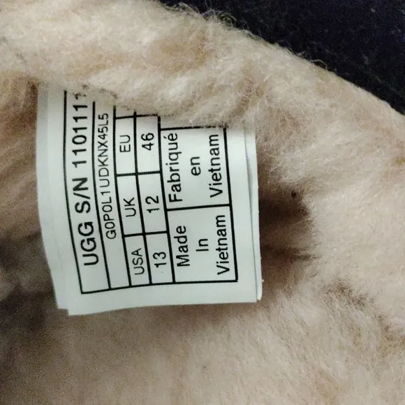 UGG Scuff Comfort Black Sheepskin/ Suede Slippers #1101111