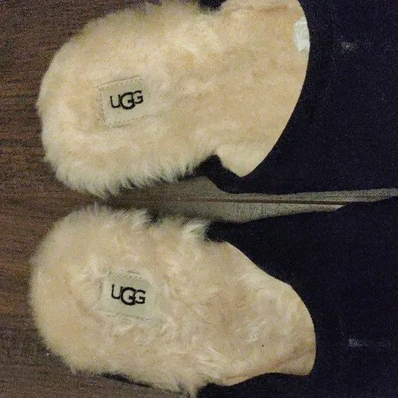 UGG Scuff Comfort Black Sheepskin/ Suede Slippers #1101111