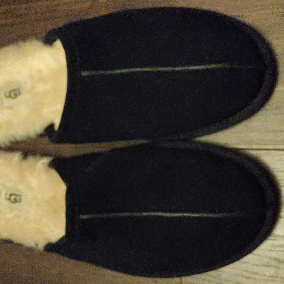 UGG Scuff Comfort Black Sheepskin/ Suede Slippers #1101111