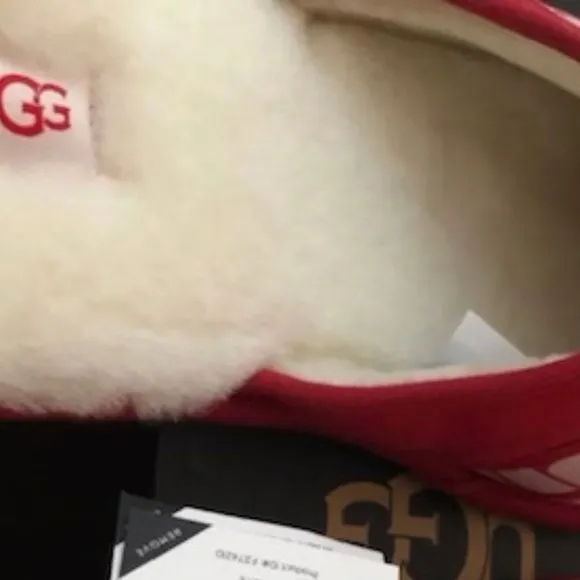 UGG Scuff Graphic Band Red Slipper. Sheepskin. Wool. Size: 10, 12