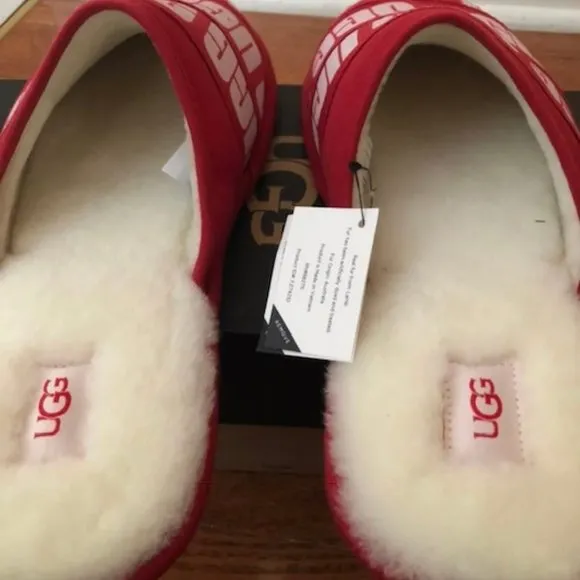 UGG Scuff Graphic Band Red Slipper. Sheepskin. Wool. Size: 10, 12