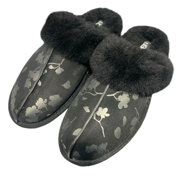 UGG SCUFFETTE II Floral Foil Slippers SZ 9 US black and sliver