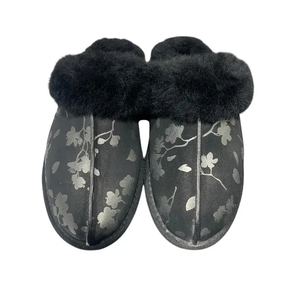 UGG SCUFFETTE II Floral Foil Slippers SZ 9 US black and sliver