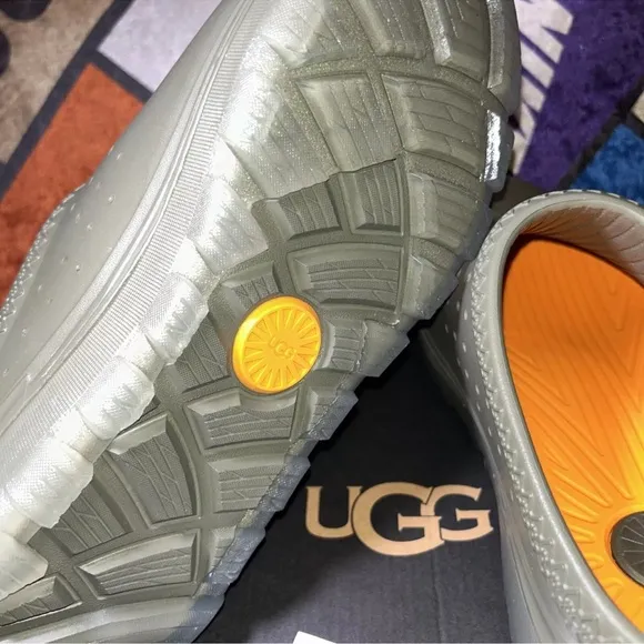 UGG. Size: 11.0M New Men/Women's Shoes UGG Tasman Sport Slippers 1138590