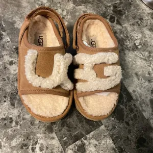 UGG Slide Slippers Chestnut Kids Size 9