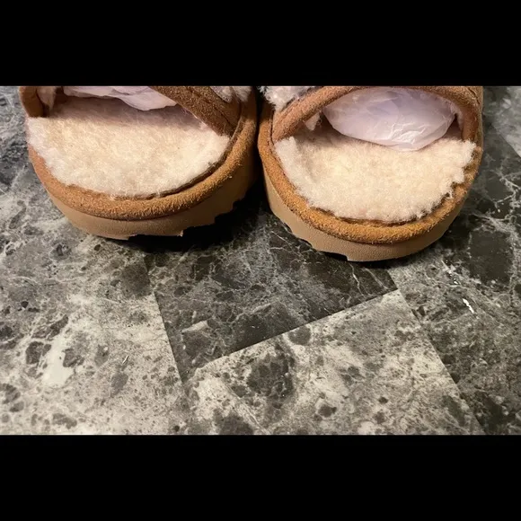 UGG Slide Slippers Chestnut Kids Size 9