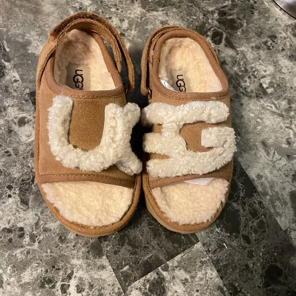 UGG Slide Slippers Chestnut Kids Size 9