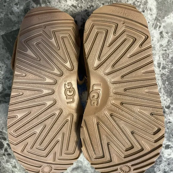 UGG Slide Slippers Chestnut Kids Size 9