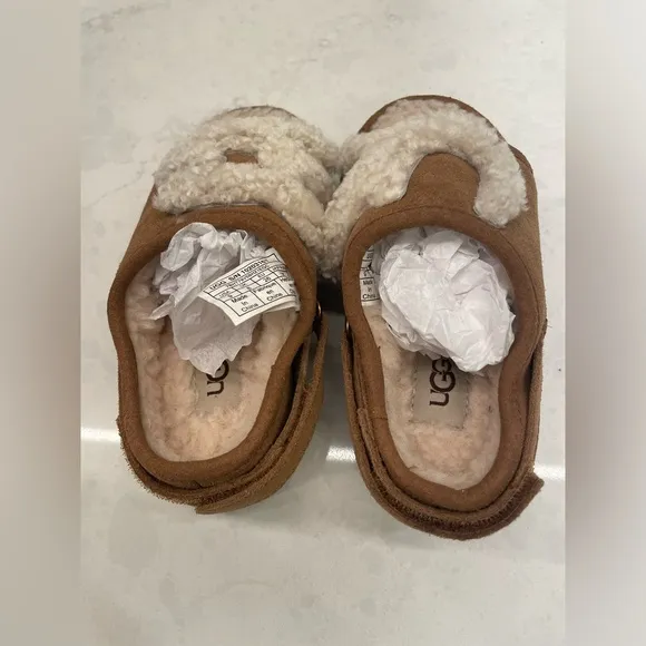 UGG Slide Slippers Chestnut kids size 9.