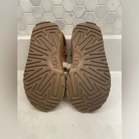 UGG Slide Slippers Chestnut kids size 9.