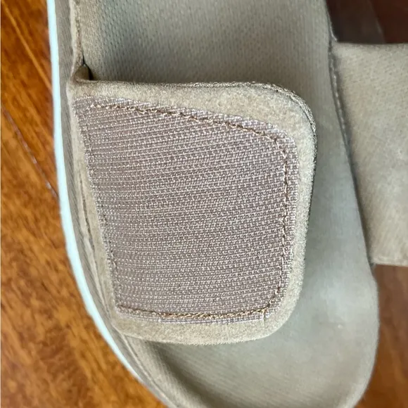 UGG Slides Slippers Women’s LATON Brown / Red  Suede slide Shoes Size 7