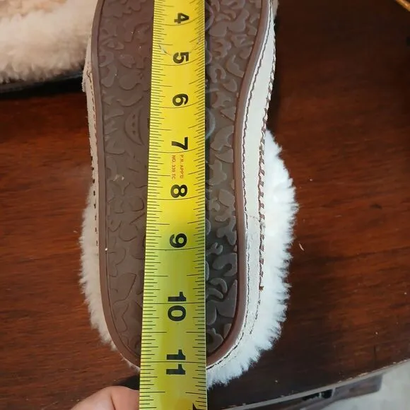 UGG Slippers Womens Sz 10.5 Wrin Sheepskin Fur Chestnut Suede Slip On Comfort