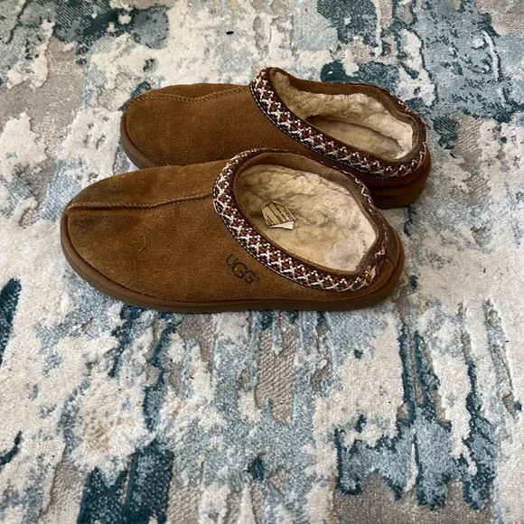 Ugg Tasman size 4 fur slip on shoes