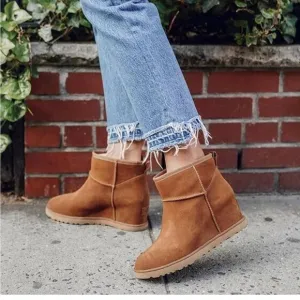 UGG Women Classic Femme MiniWedge Boots - Chestnut size 5 new