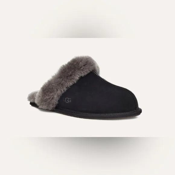 UGG Women's Black Scuffette II Slippers Size 6 New in Box
