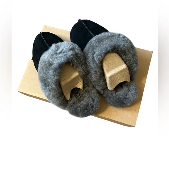 UGG Women's Black Scuffette II Slippers Size 6 New in Box