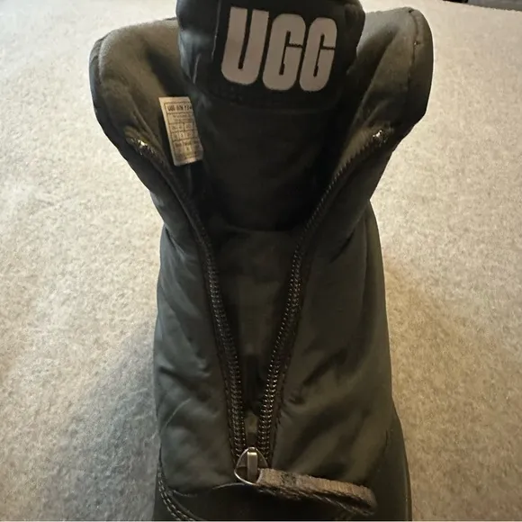 UGG Women`s Boots Ugg Lakesider Zip Ankle Boot Forest Night size 10 like new
