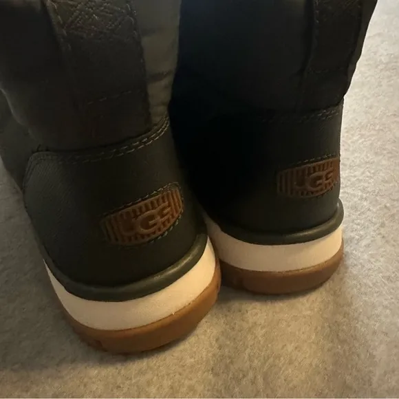UGG Women`s Boots Ugg Lakesider Zip Ankle Boot Forest Night size 10 like new