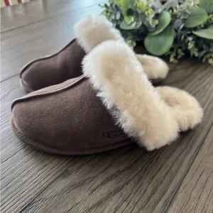 UGG Women's Brown Slippers with Cream Fur