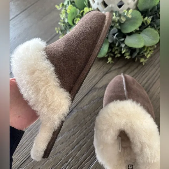 UGG Women's Brown Slippers with Cream Fur