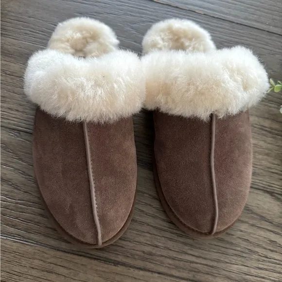 UGG Women's Brown Slippers with Cream Fur