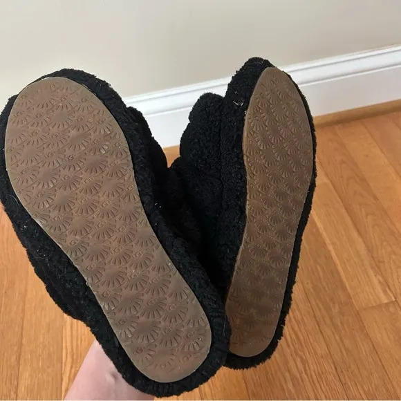 UGG Women's Fluff Yeah Slide Black Open Toe Back Strap Slippers Size 6