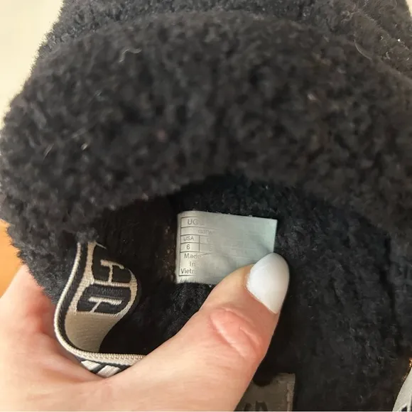 UGG Women's Fluff Yeah Slide Black Open Toe Back Strap Slippers Size 6