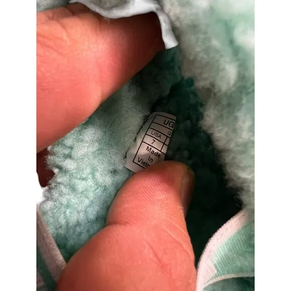 UGG Women’s Fluffita Slippers / Slide Sandals - size 7