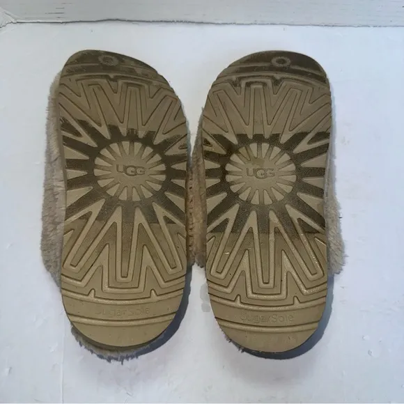 UGG Women’s Fuzz Sugar Natural Slide Slip On Faux Fur Mule Sandals- Size 9