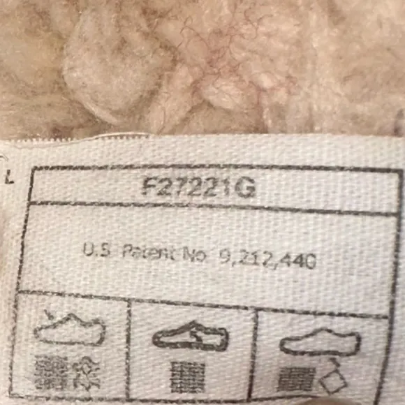 UGG Women’s Fuzz Sugar Natural Slide Slip On Faux Fur Mule Sandals- Size 9