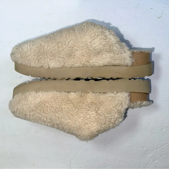 UGG Women’s Fuzz Sugar Natural Slide Slip On Faux Fur Mule Sandals- Size 9