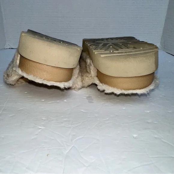 UGG Women’s Fuzz Sugar Natural Slide Slip On Faux Fur Mule Sandals- Size 9