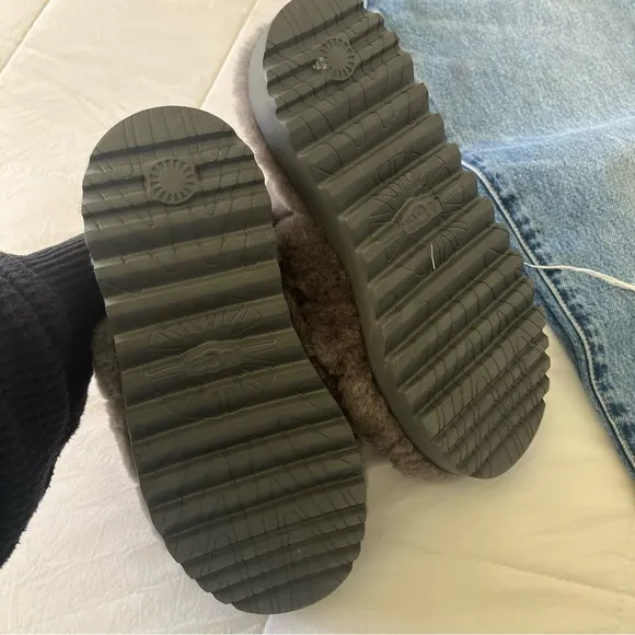 UGG Womens Super Fluff‎ Grey slippers Size 6