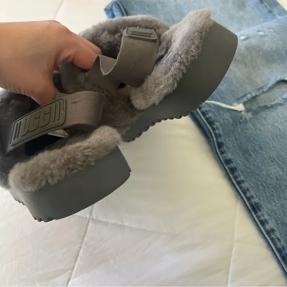 UGG Womens Super Fluff‎ Grey slippers Size 6
