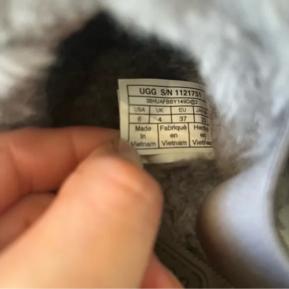 UGG Womens Super Fluff‎ Grey slippers Size 6